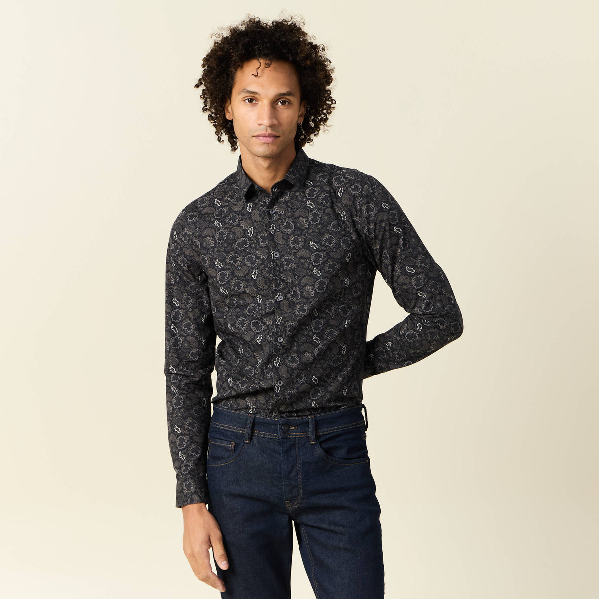 Chemise cintrée en coton manches longues noir homme
