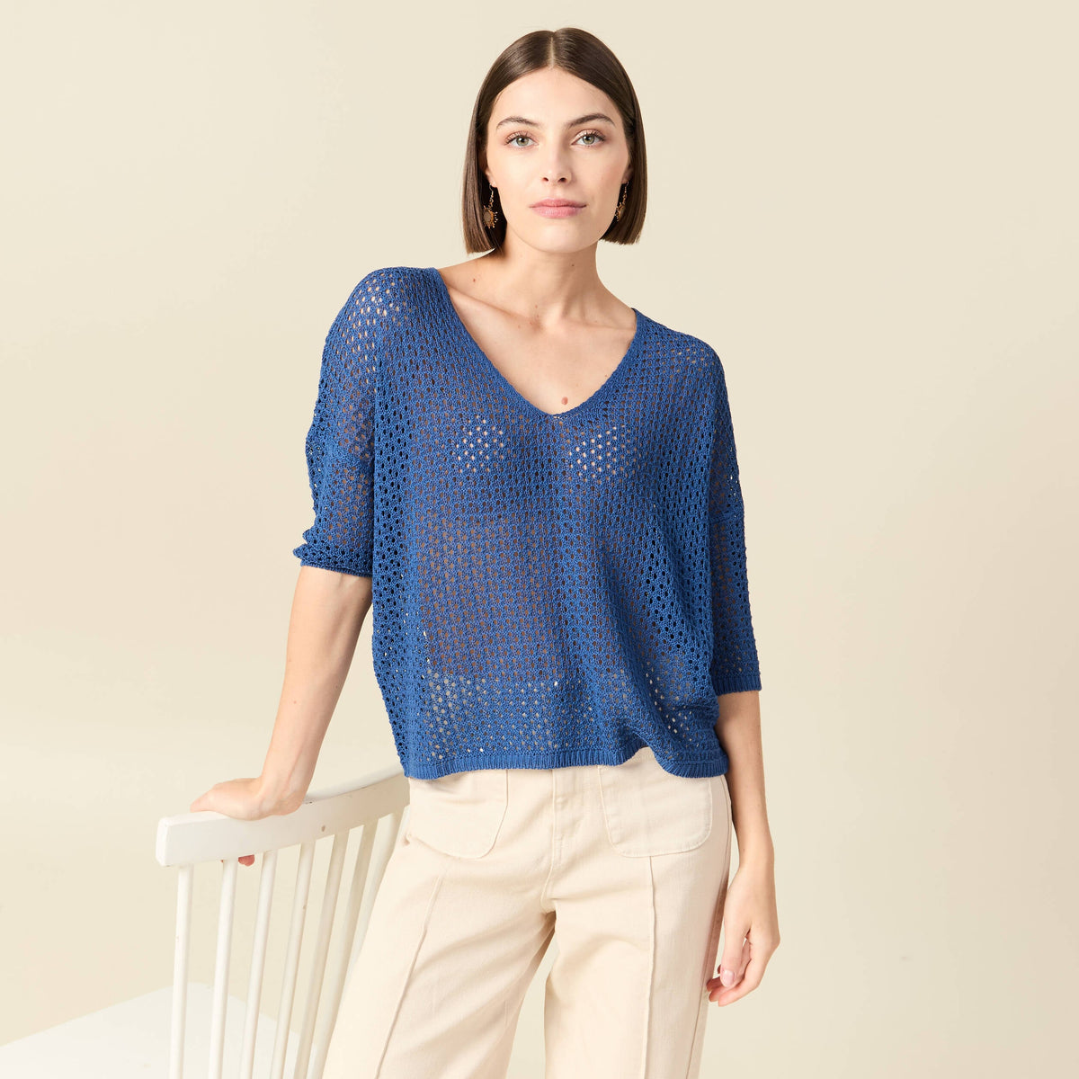 Pull ajouré col v manches 3/4 bleu marine femme