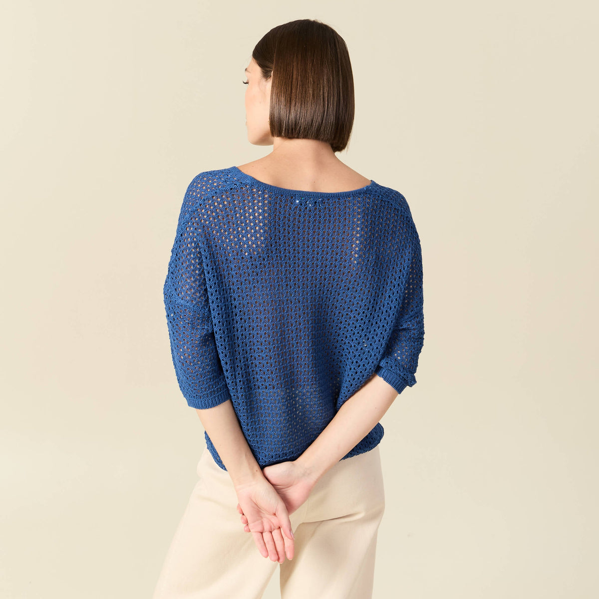 Pull ajouré col v manches 3/4 bleu marine femme