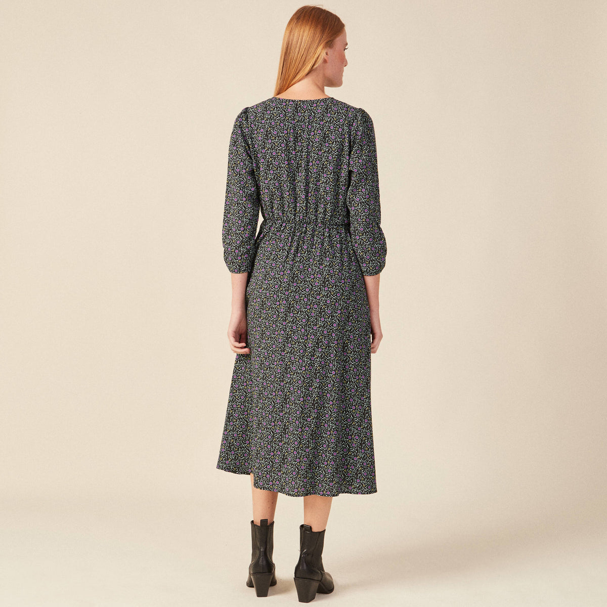 Robe droite 3/4 col v manches fluides noir femme