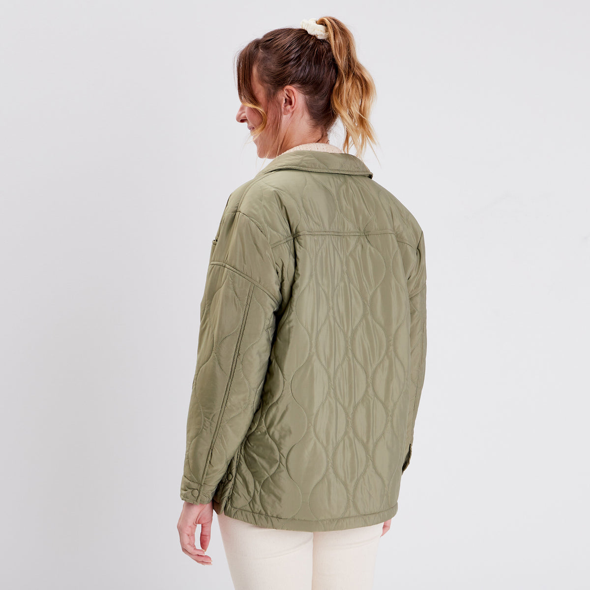 Veste droite matelassée col chemise vert kaki femme