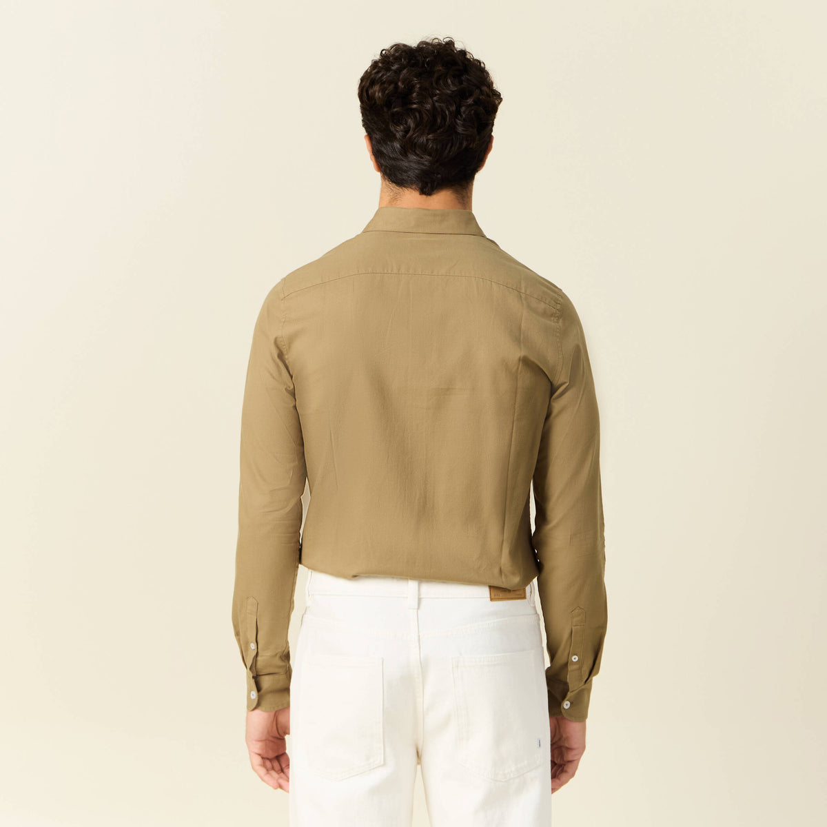 Col cintré en coton manches longues marron homme