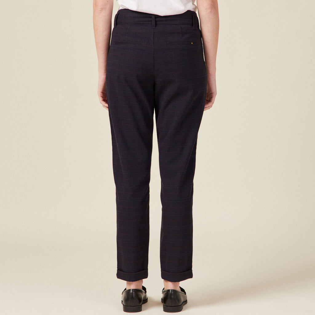 Pantalon carotte ceinturé bleu marine femme