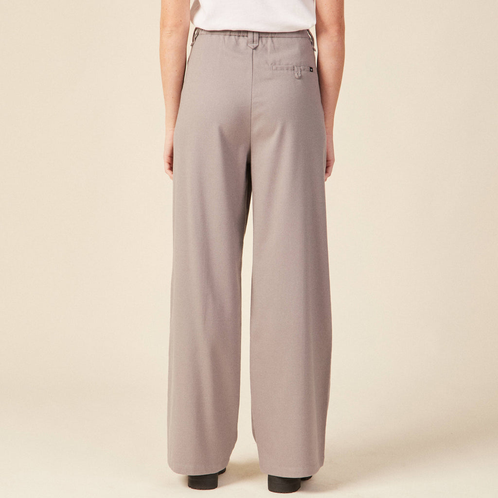 Pantalon large avec pinces gris femme