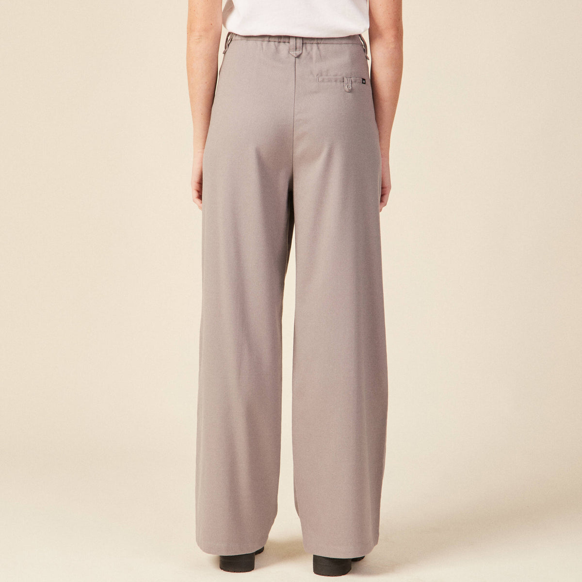 Pantalon large avec pinces gris femme