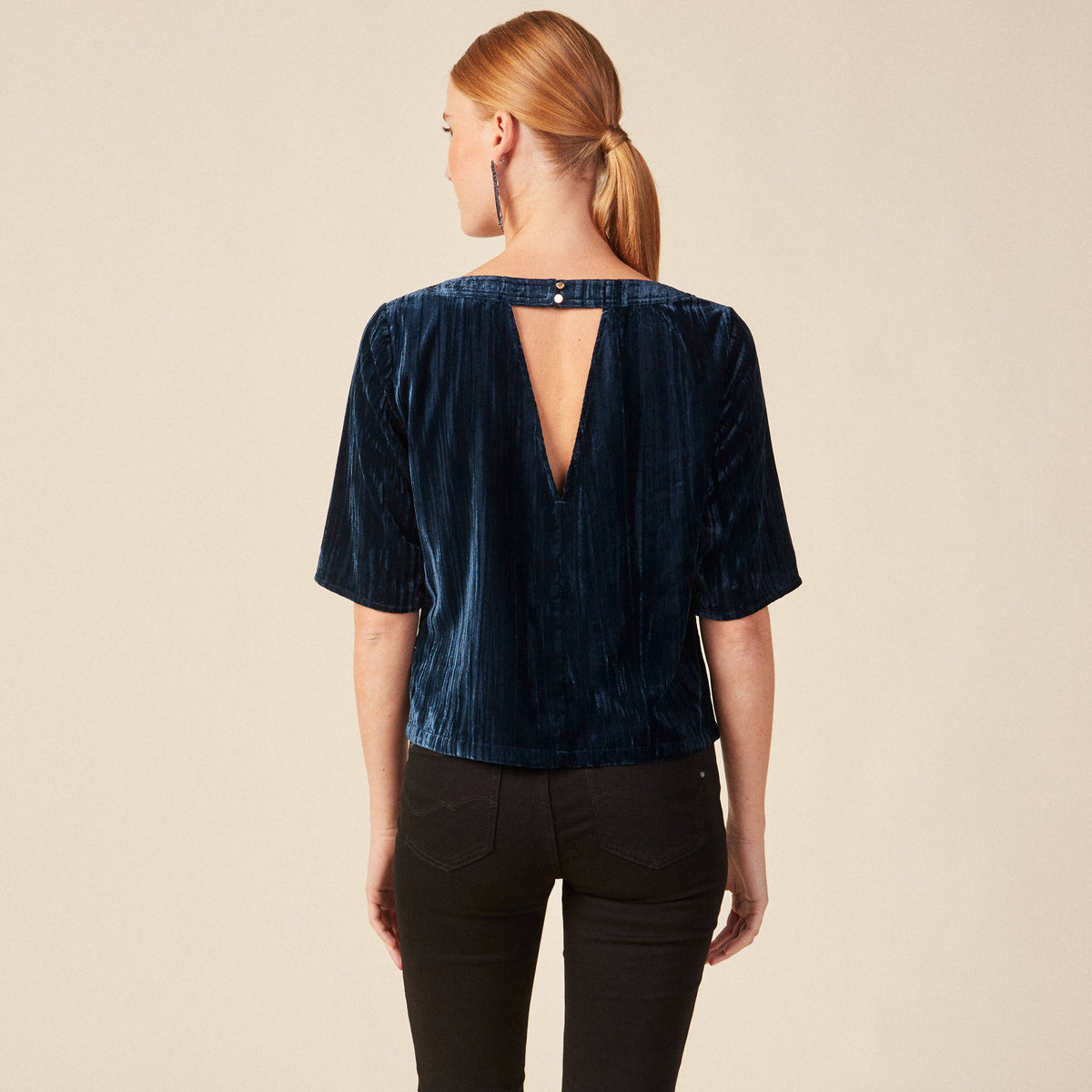 Blouse ajustée manches courtes velours bleu canard femme