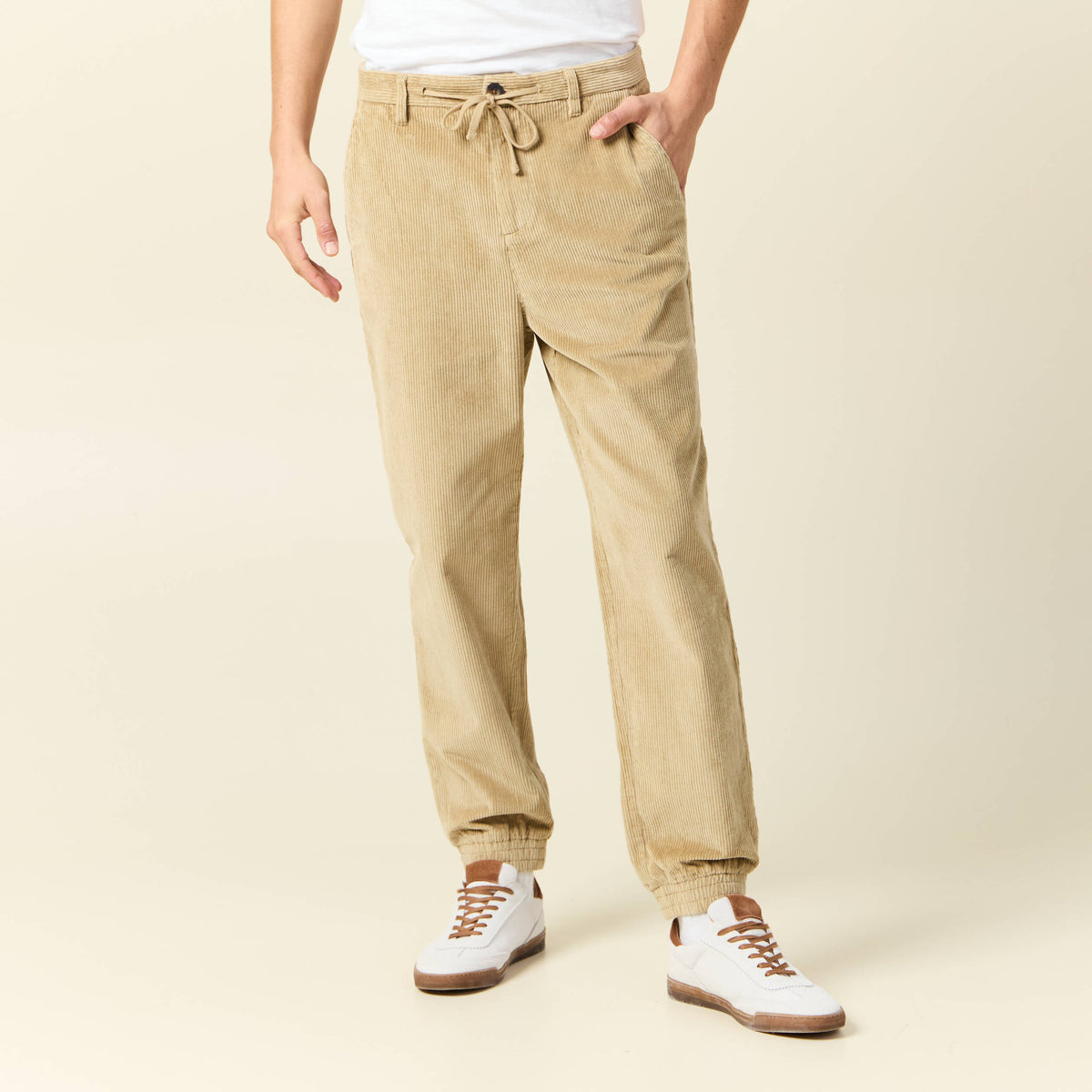 Pantalon jogger velours côtelé beige homme